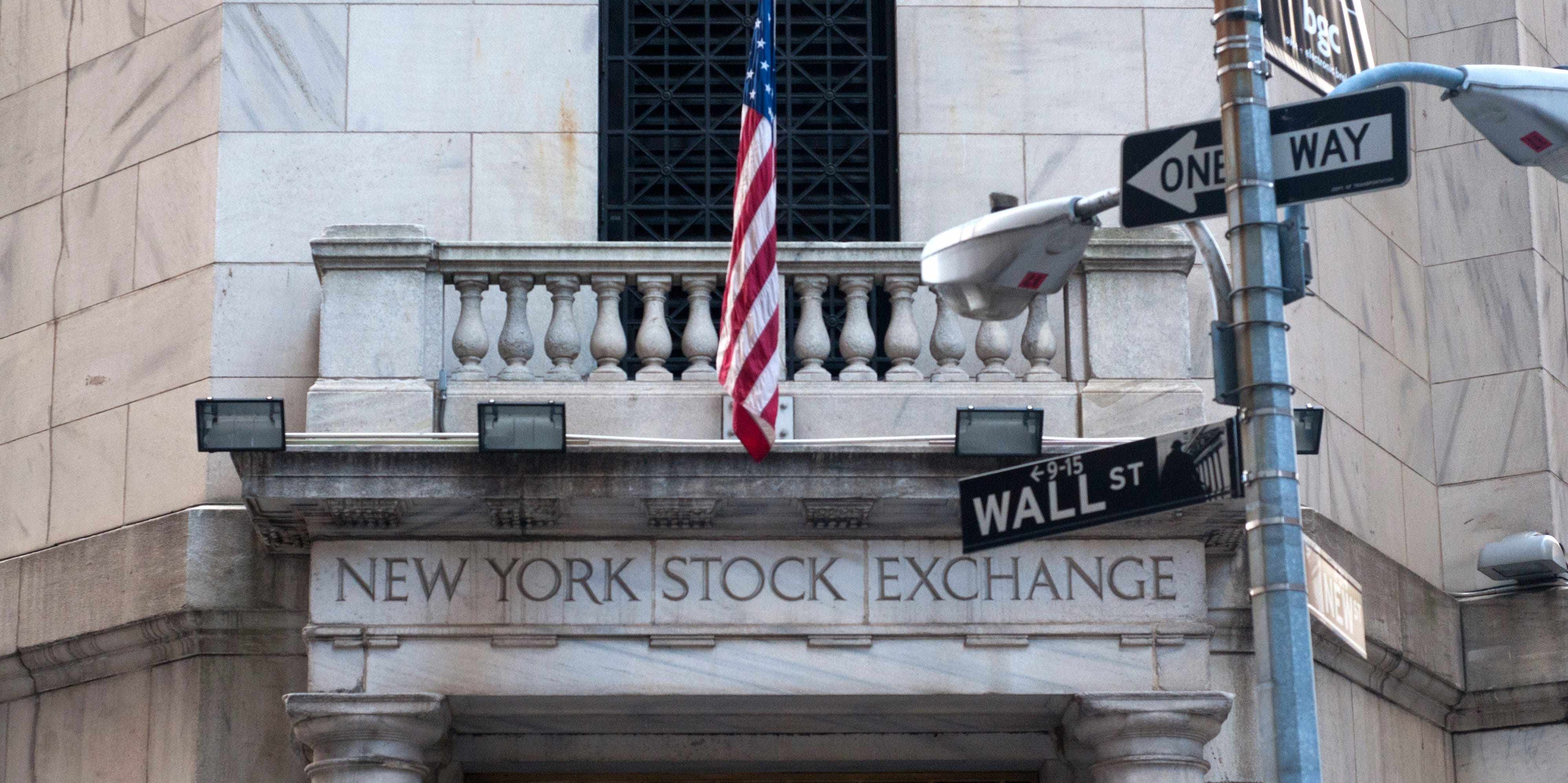 record data earnings closes traders