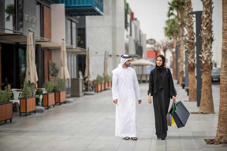 uae,much,residents,spending,tourists