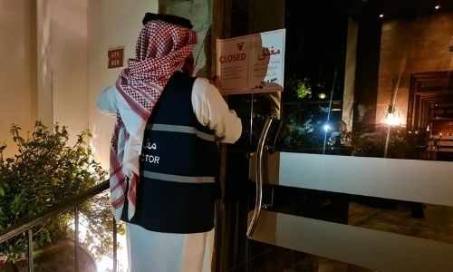 bahrain,kingdom,entry,restaurant,veiled