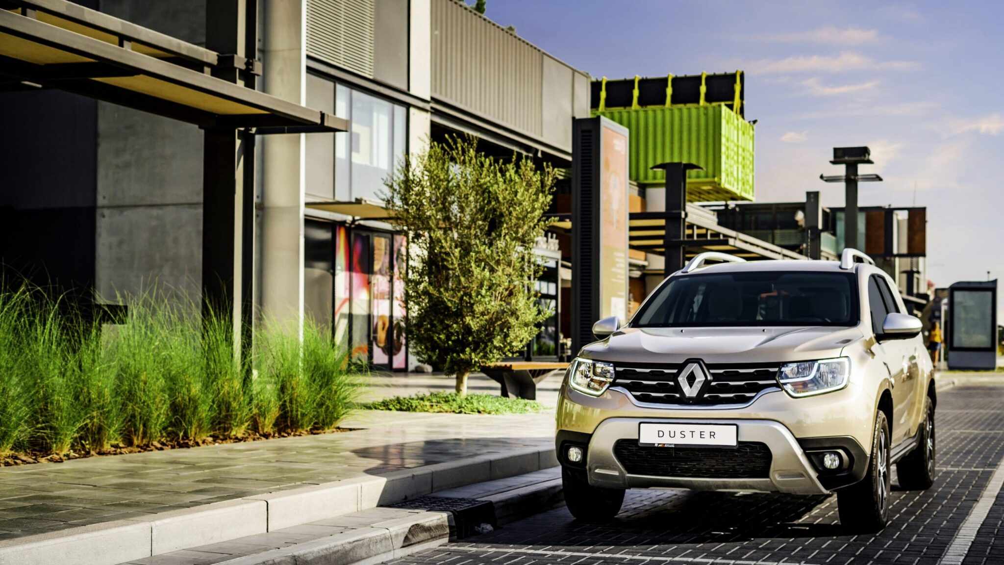 meet,safety,renault,duster,road