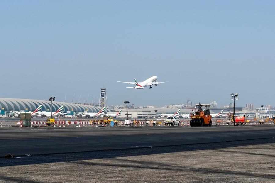 dubai,airport,runway,track,northern