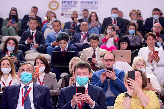 russia forum economic pandemic thousands