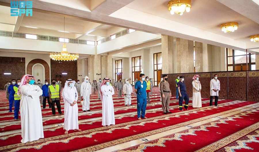 saudi mosques virus outbreaks closed