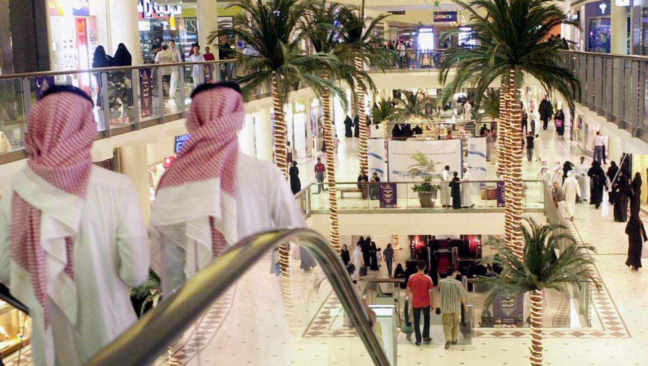 saudi people shopping malls covid