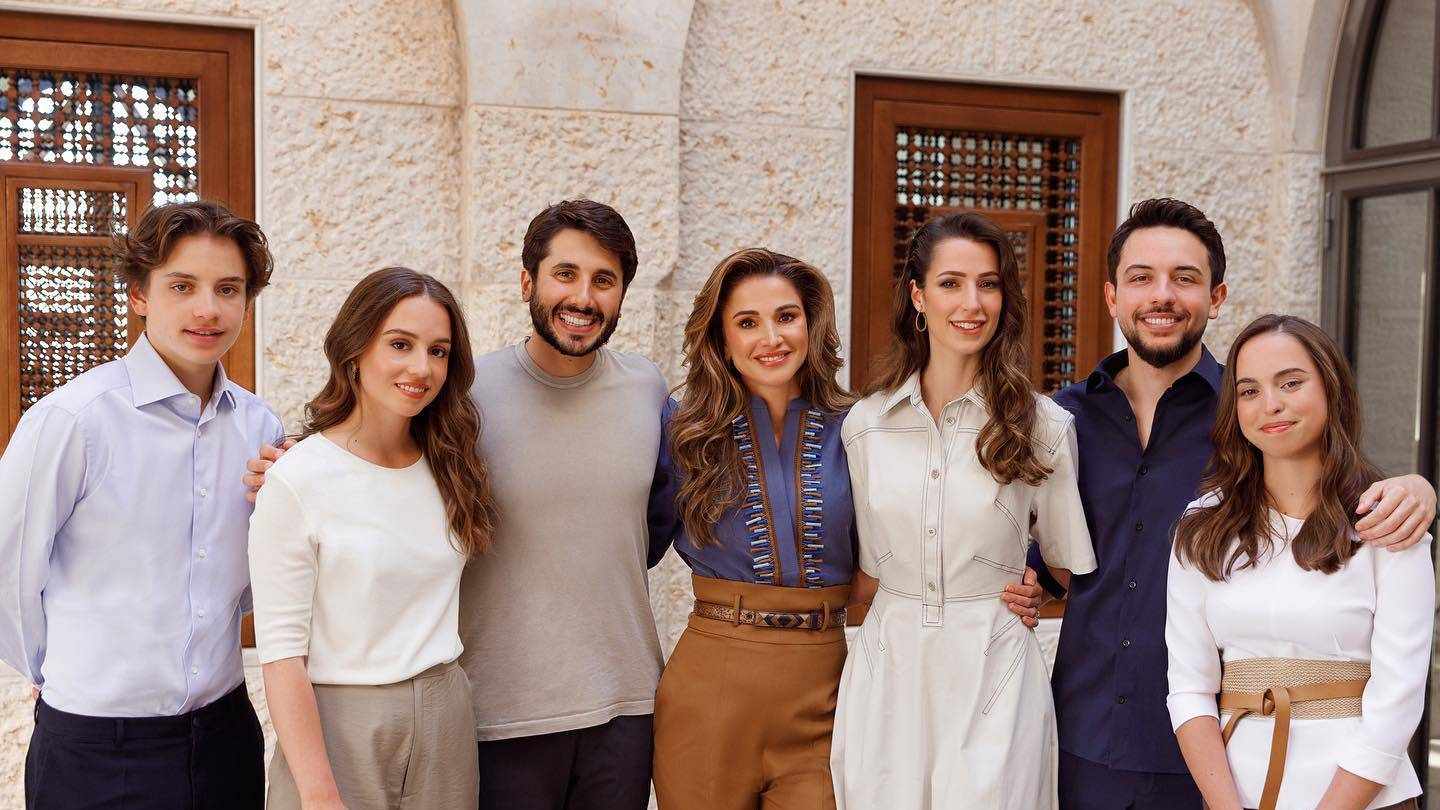 national,shares,family,queen,rania
