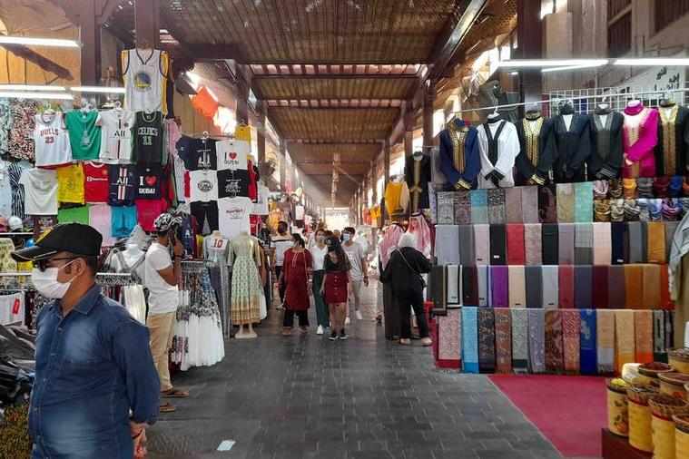 dubai,residents,shopping,sale,eid