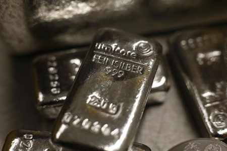 silver attempts retail sweep wanes
