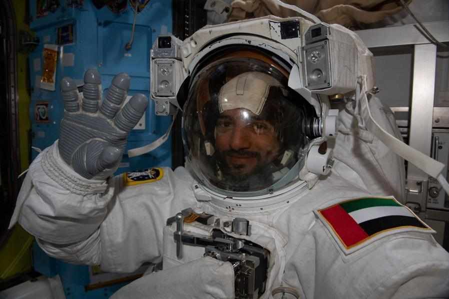 arab,space,make,history,spacewalk