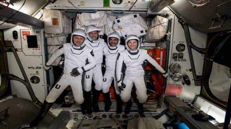home,spacex,astronauts,capsule,crew