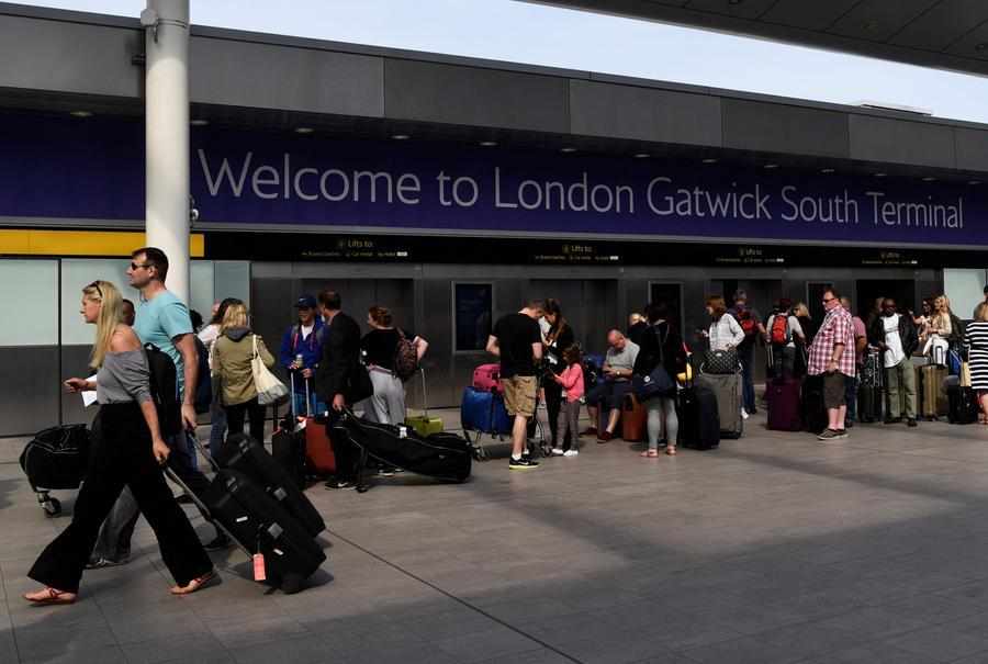 uk,airport,weekend,gatwick,article