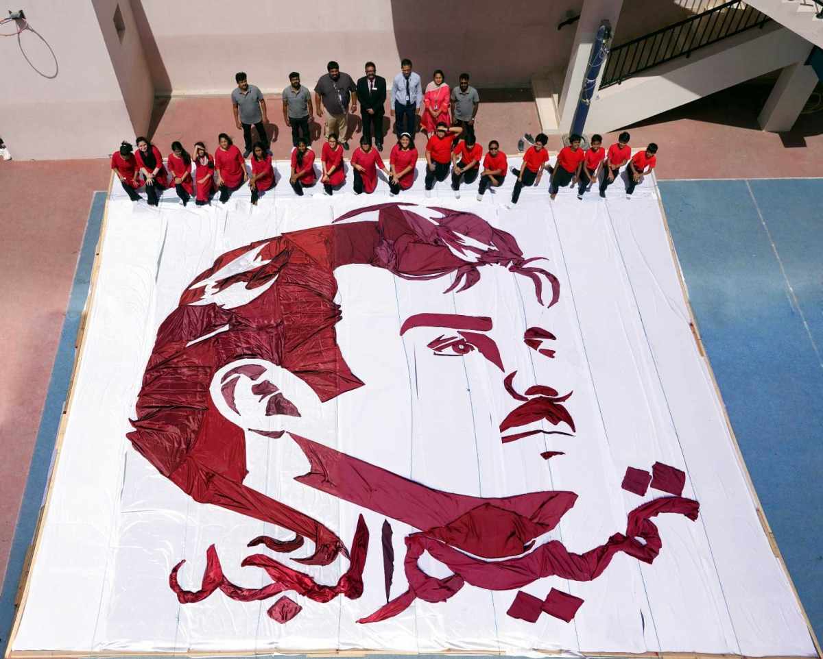 qatar,students,together,teachers,piece