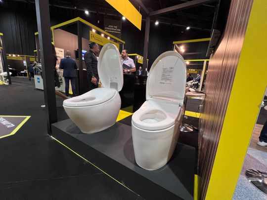 dubai,worth,fully,toilet,automated