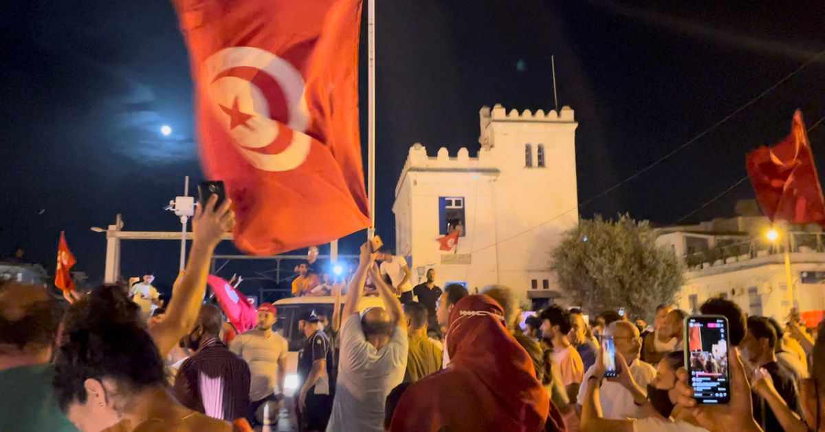 tunisia democracy crisis government president
