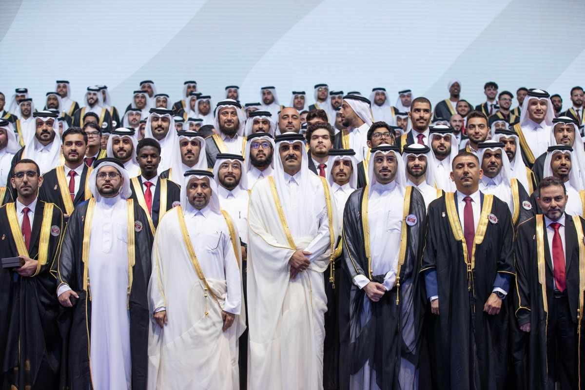 qatar,students,university,ceremony,personalized