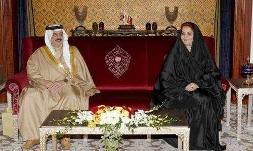 arab,bahrain,kingdom,women,building
